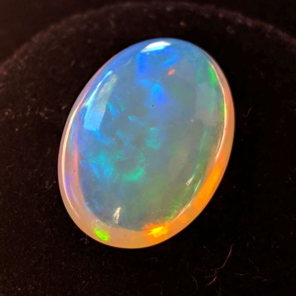 14.85ct. Ethiopian precious Opal Cabochon - Picture 5 of 8